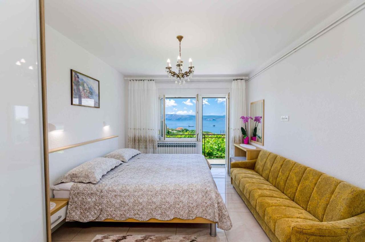 Apartment In Novi Vinodolski 15274 โปวิเล ภายนอก รูปภาพ