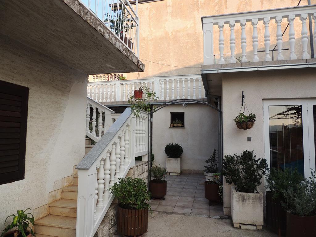 Apartment In Novi Vinodolski 15274 โปวิเล ภายนอก รูปภาพ