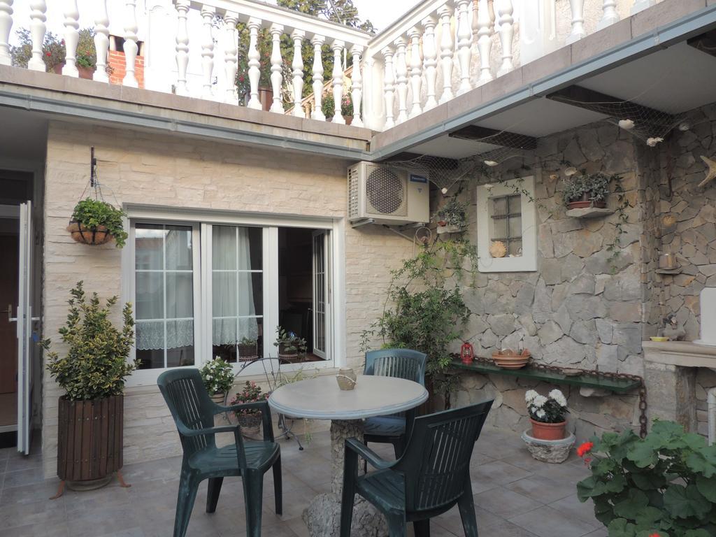 Apartment In Novi Vinodolski 15274 โปวิเล ภายนอก รูปภาพ