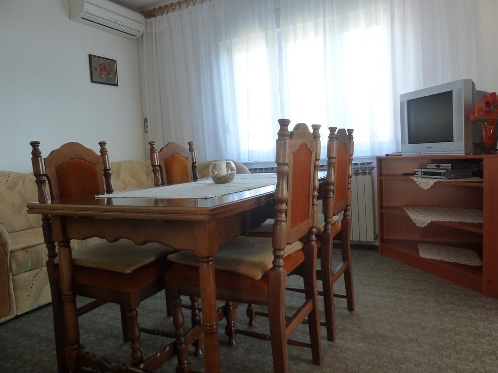 Apartment In Novi Vinodolski 15274 โปวิเล ภายนอก รูปภาพ