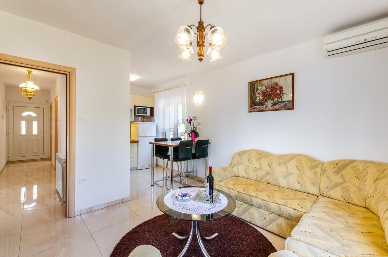 Apartment In Novi Vinodolski 15274 โปวิเล ภายนอก รูปภาพ