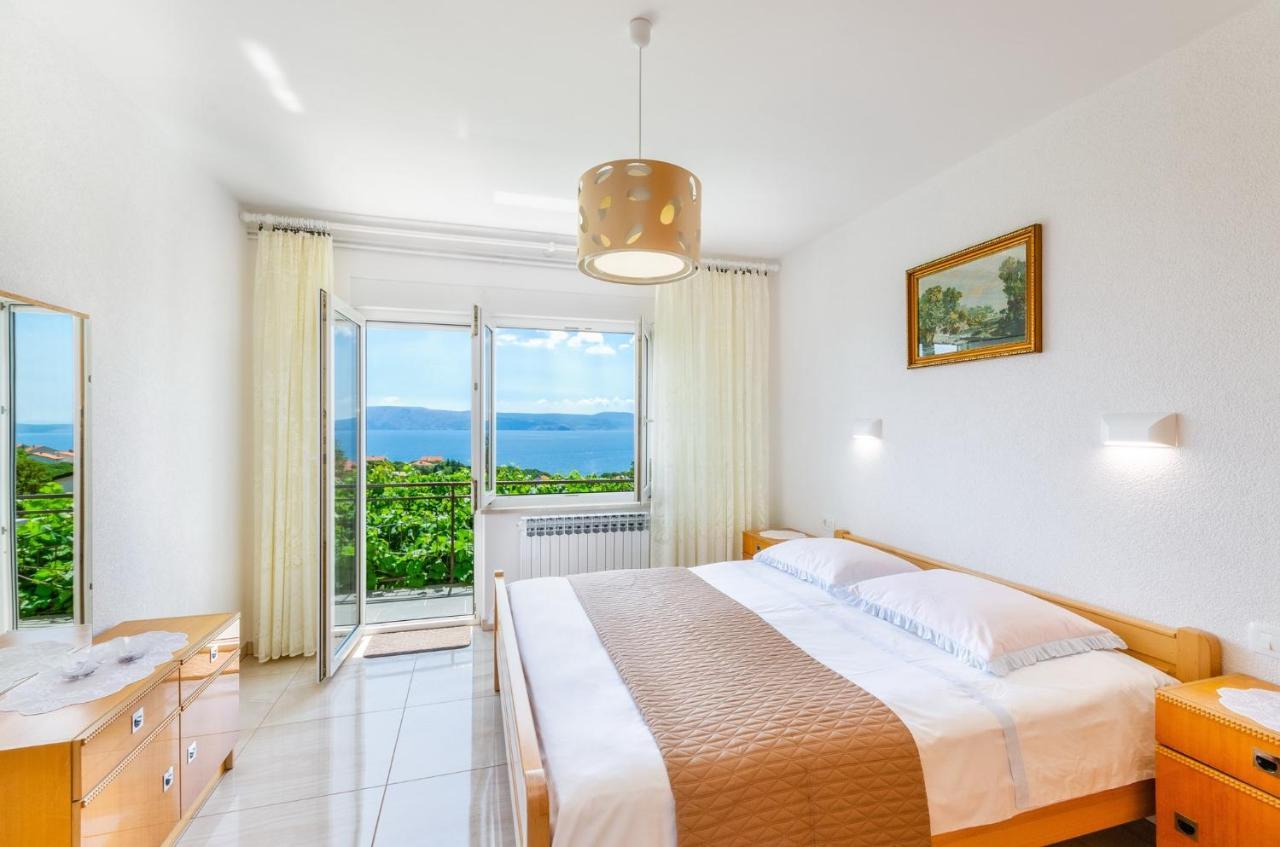 Apartment In Novi Vinodolski 15274 โปวิเล ภายนอก รูปภาพ