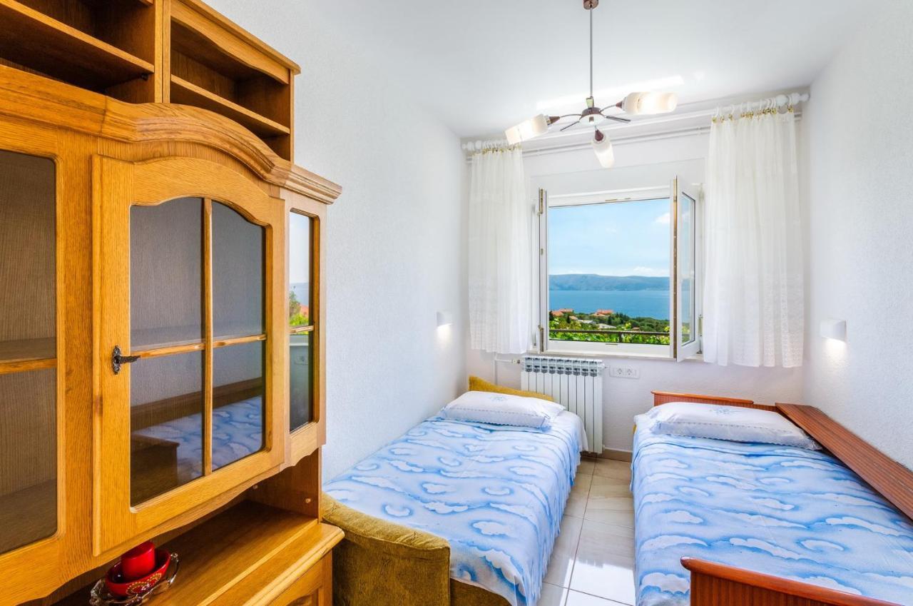 Apartment In Novi Vinodolski 15274 โปวิเล ภายนอก รูปภาพ