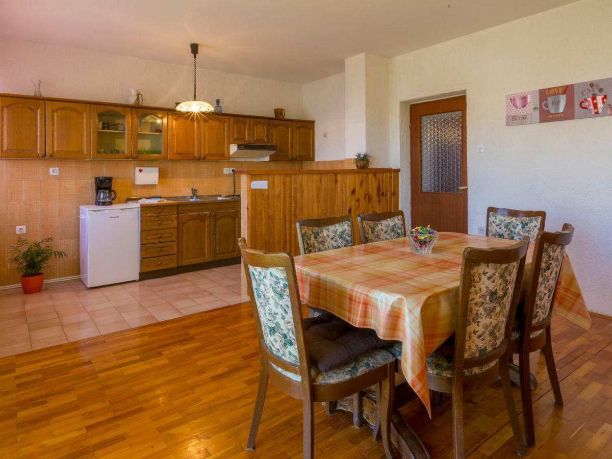 Apartment In Novi Vinodolski 15274 โปวิเล ภายนอก รูปภาพ