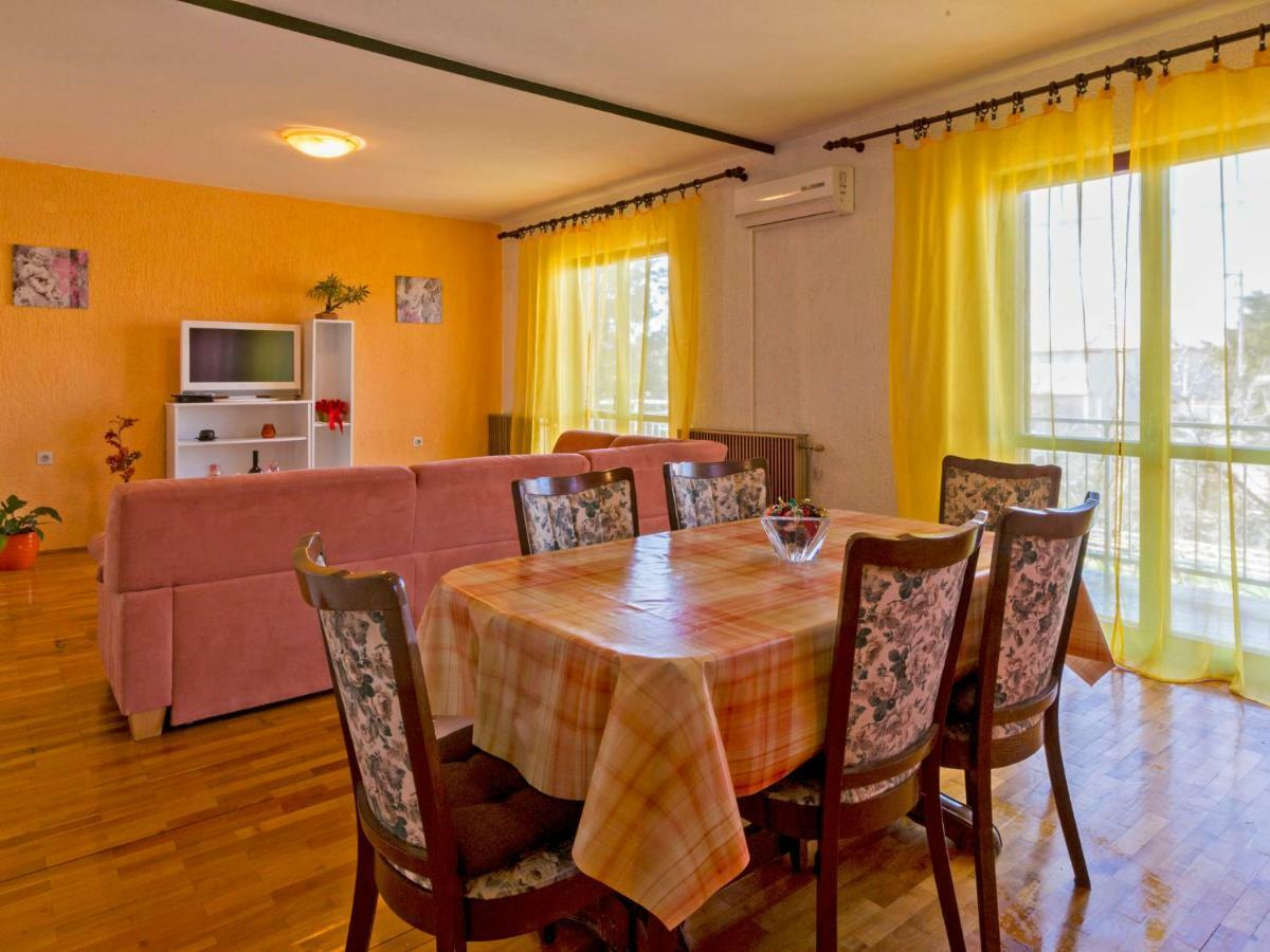 Apartment In Novi Vinodolski 15274 โปวิเล ภายนอก รูปภาพ