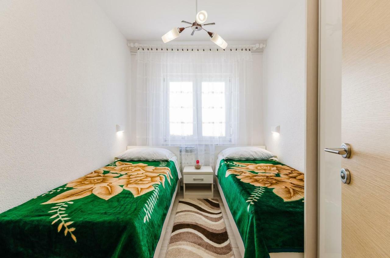 Apartment In Novi Vinodolski 15274 โปวิเล ภายนอก รูปภาพ