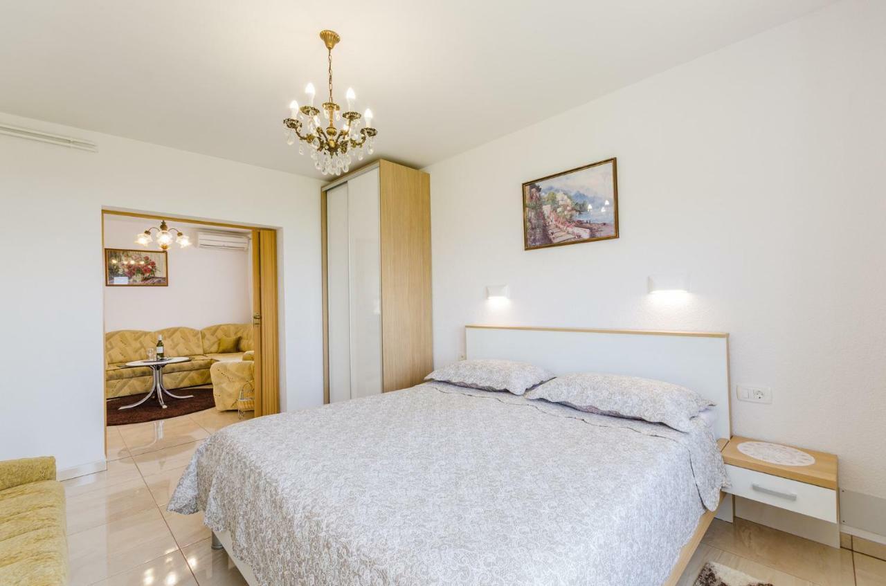 Apartment In Novi Vinodolski 15274 โปวิเล ภายนอก รูปภาพ