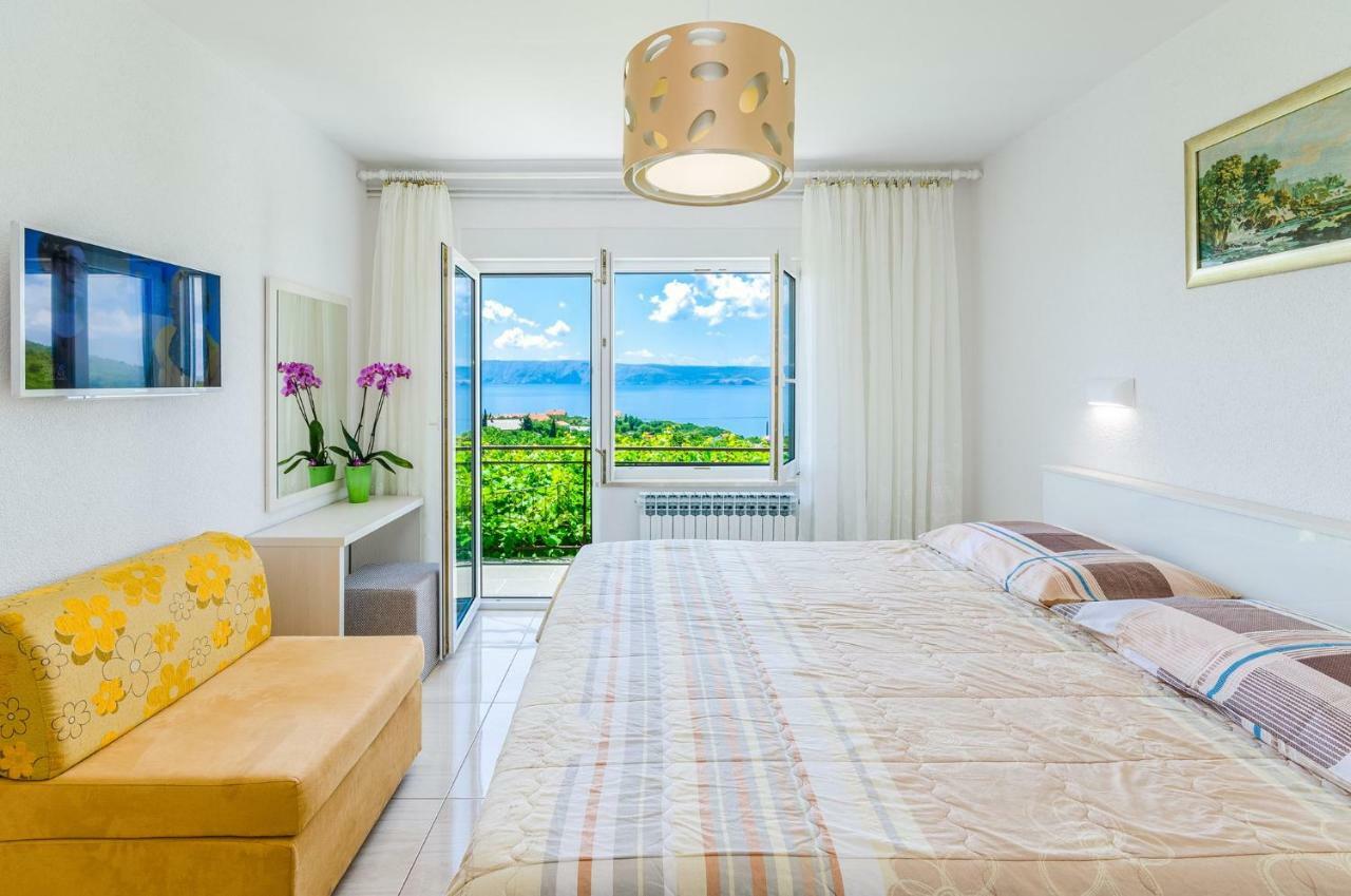 Apartment In Novi Vinodolski 15274 โปวิเล ภายนอก รูปภาพ