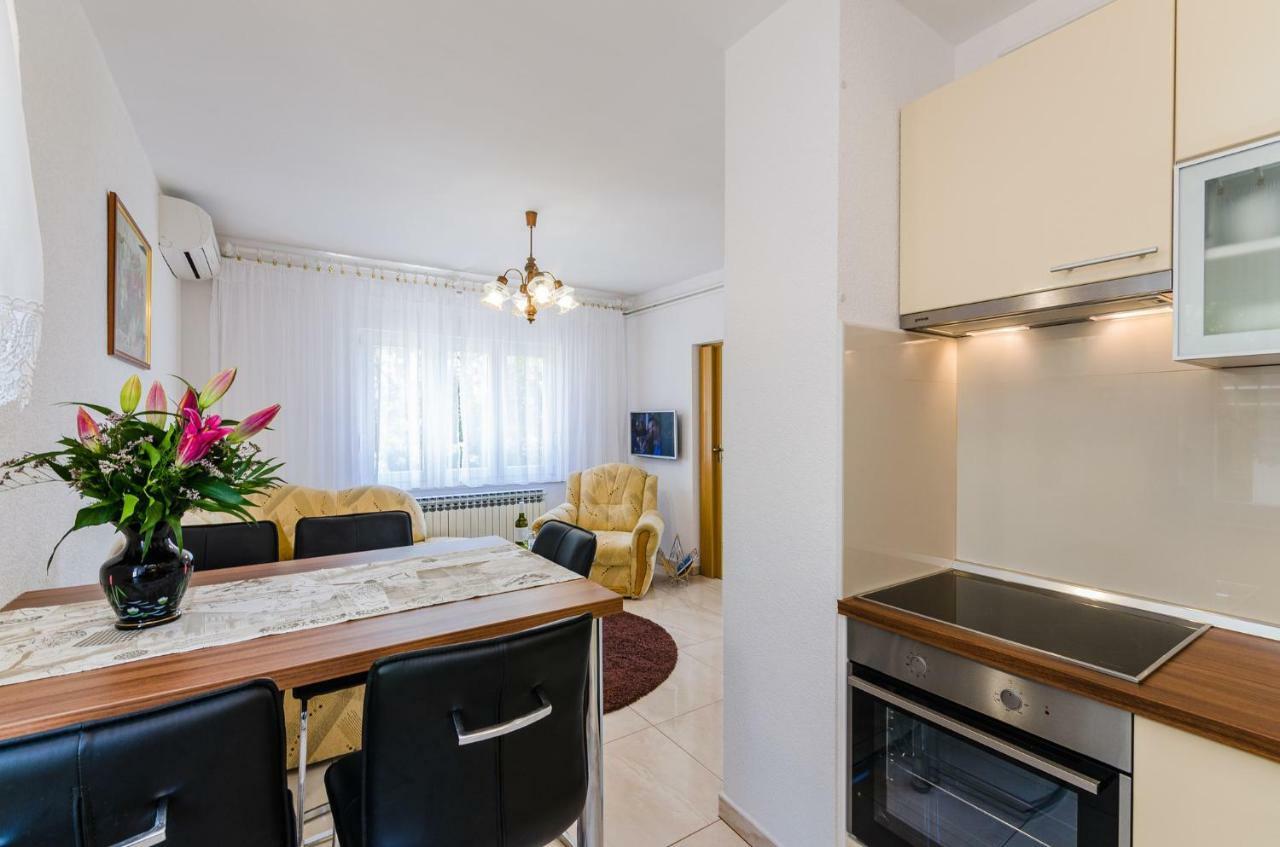 Apartment In Novi Vinodolski 15274 โปวิเล ภายนอก รูปภาพ